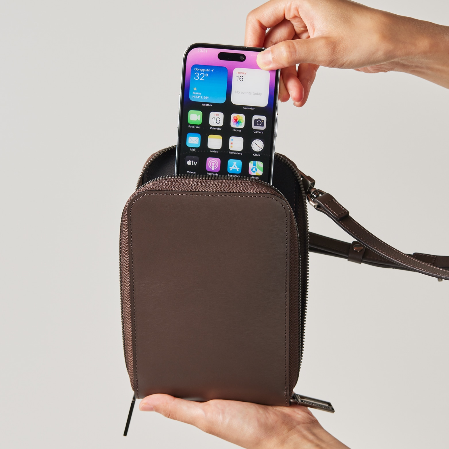シティライト スマホジップショルダー | ココマイスター公式サイト シティライト スマホジップショルダー | ココマイスター公式サイト